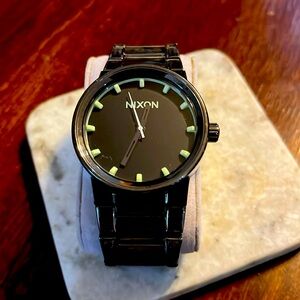 Nixon Cannon analog watch